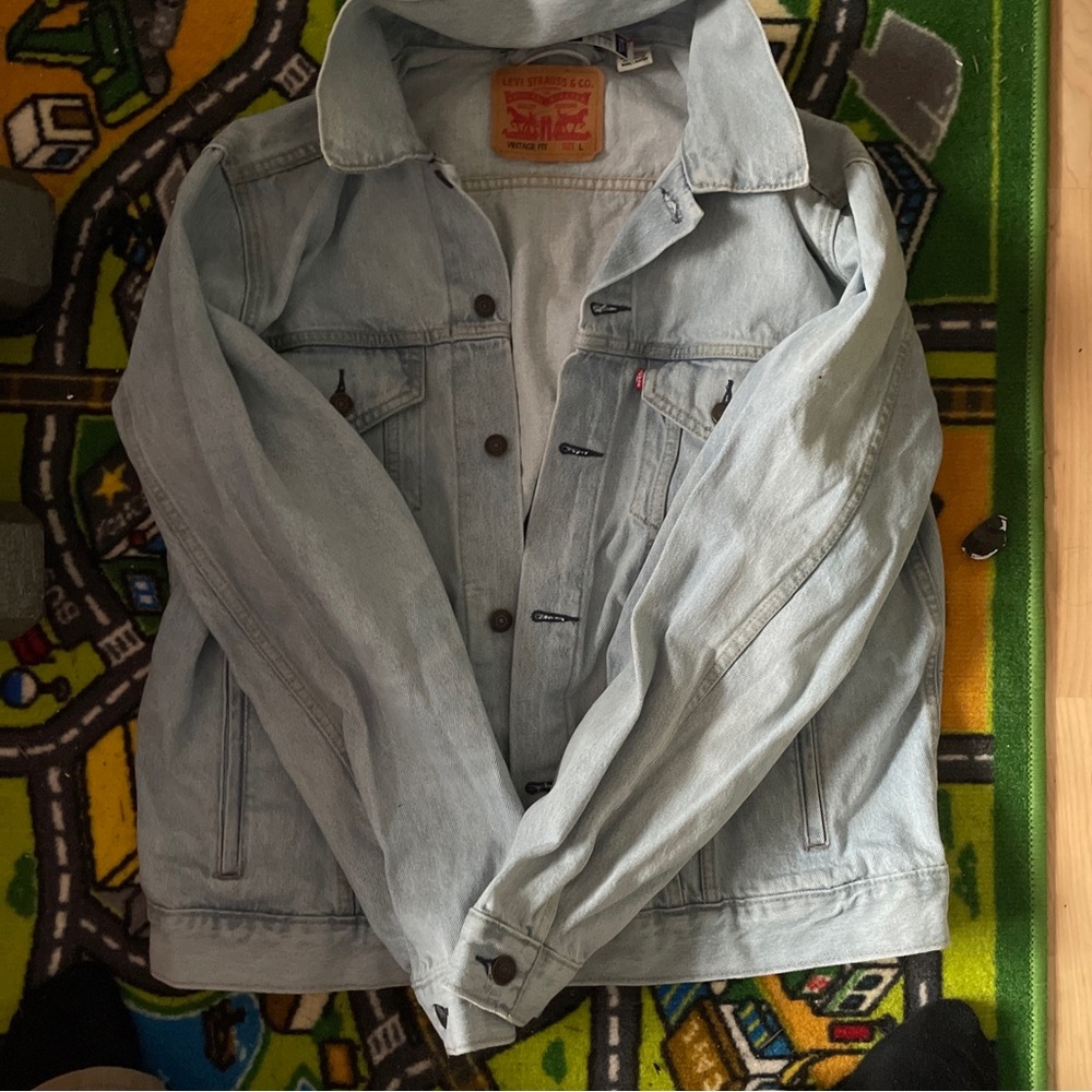 LEVIS JACKET SIZE LARGE